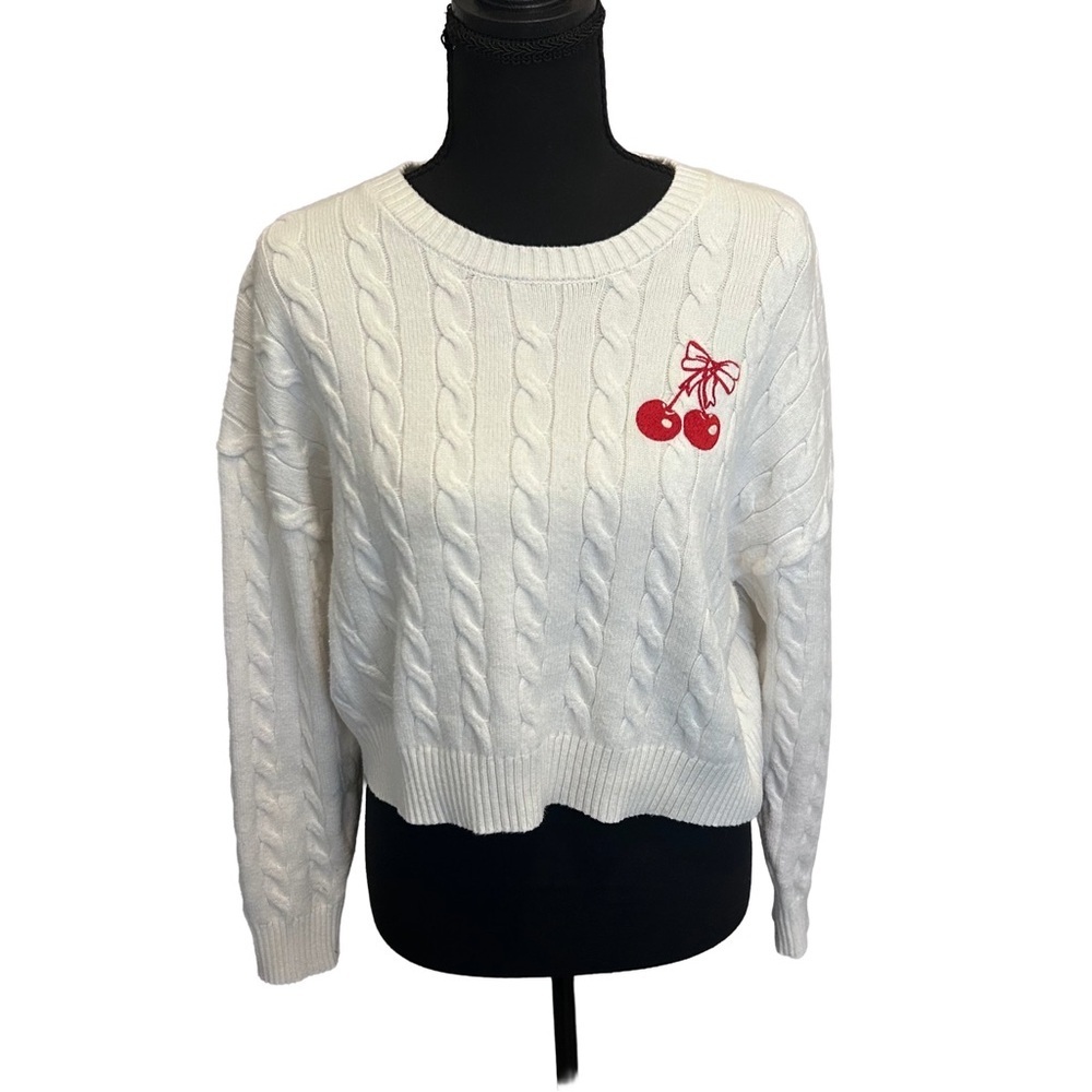 🍒Arden B White Cropped Soft Sweater with Pretty Red Cherry Detail Size S